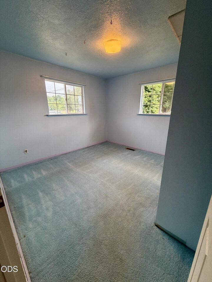 Property Photo:  1630 Etna Street  OR 97603 