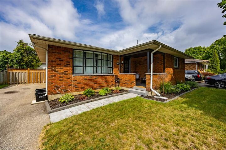 Property Photo: 53 Miller Crescent ON N3Y 4P9