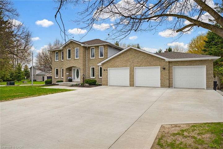 15 Danube Drive — photo 1