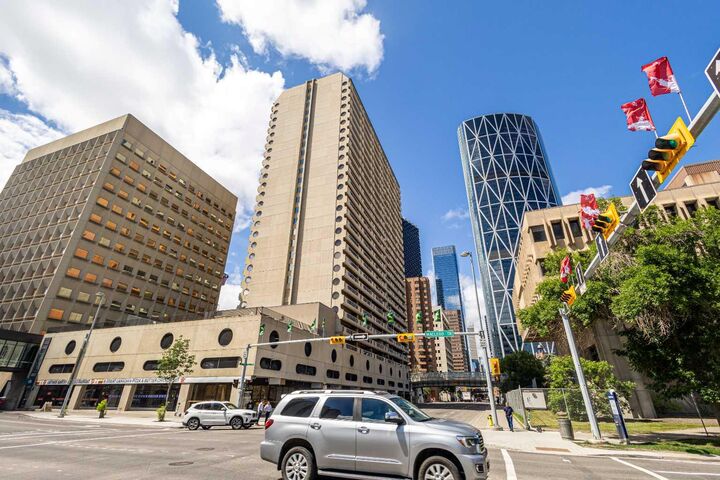 Property Photo: 221 6 Avenue SE 1505 AB T2G 4Z9