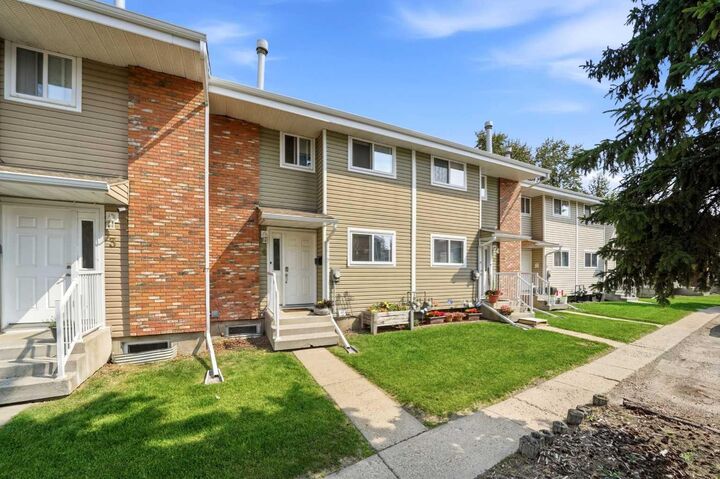Property Photo: 5812 61 Street 4 AB T4N 6H4