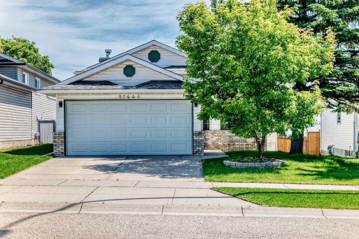 Property Photo: 11444 Coventry Boulevard NE AB T3K 4B1