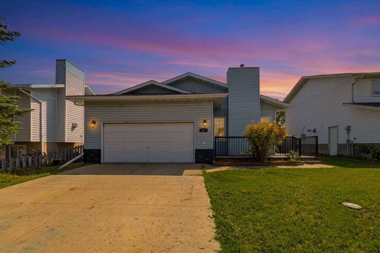Property Photo: 125 Oaks Crescent AB T9K 1M4