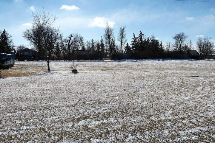 Property Photo: 152 Gleichen Street AB T0L 1N0
