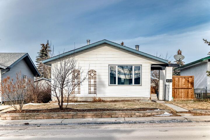 404 Acacia Drive SE — photo 1