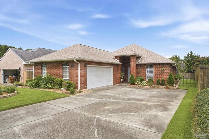 Property Photo: 3027 Oak Pointe Dr FL 32505
