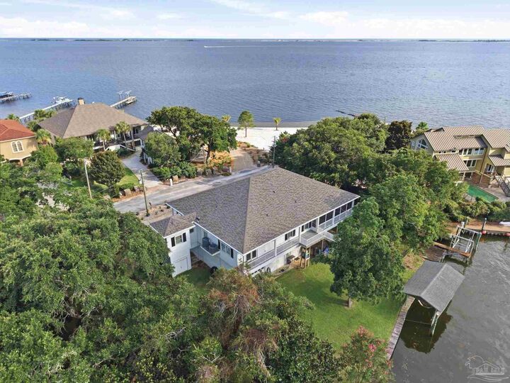 Property Photo: 4639 Smokey Rd FL 32563