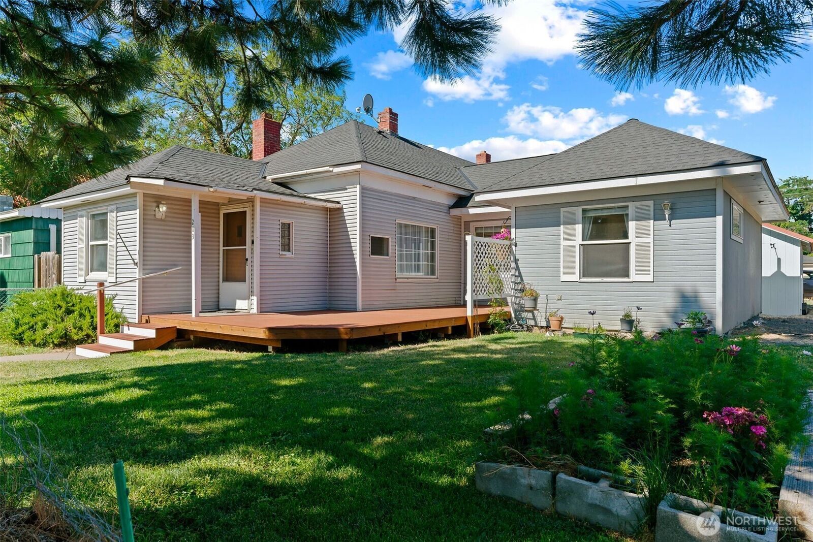 Property Photo:  203 S Sprague Street  WA 98926 