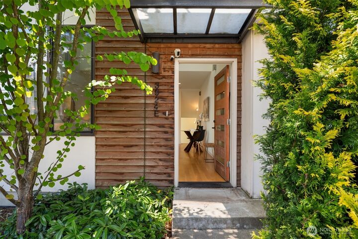 Property Photo: 3924 Linden Avenue N E WA 98103