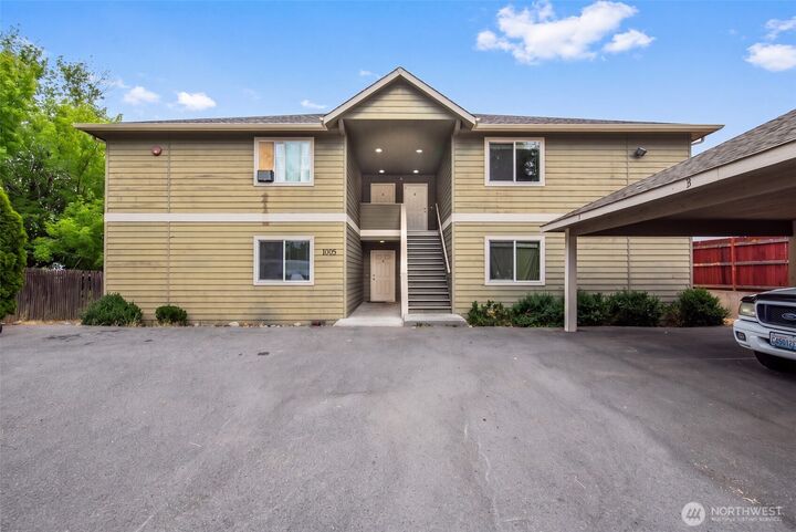 Property Photo: 1005 Cascade Street WA 98801