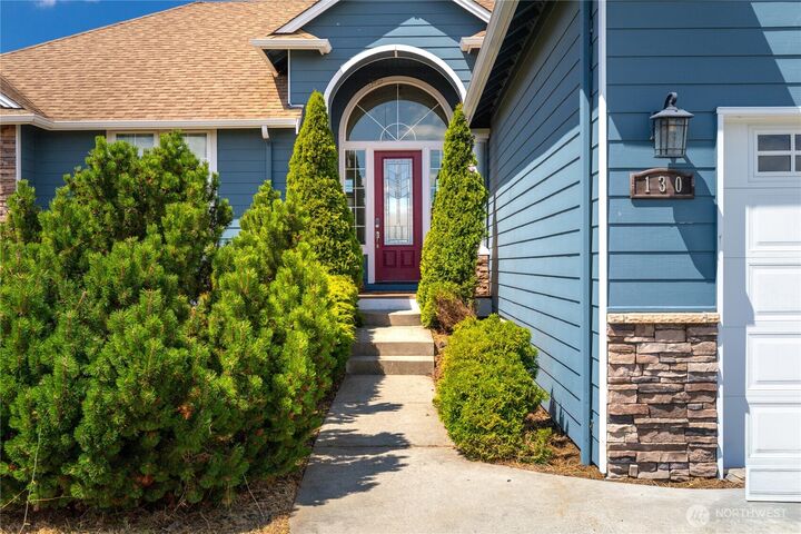 Property Photo:  130 W Crescent Harbor Road  WA 98277 