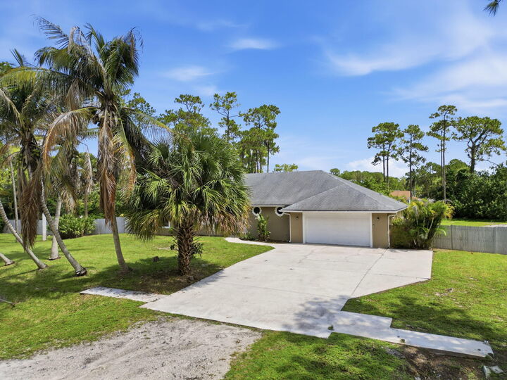 Property Photo:  15731 85th Road N  FL 33470 