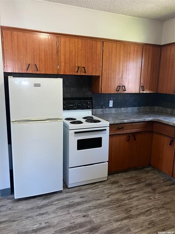 Property Photo: 408 6th Avenue NW SK S0A 1N0