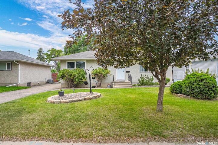 Property Photo: 1309 I Avenue N SK S7L 2J1