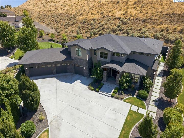 Property Photo:  1150 Halter Ct  WA 99352 