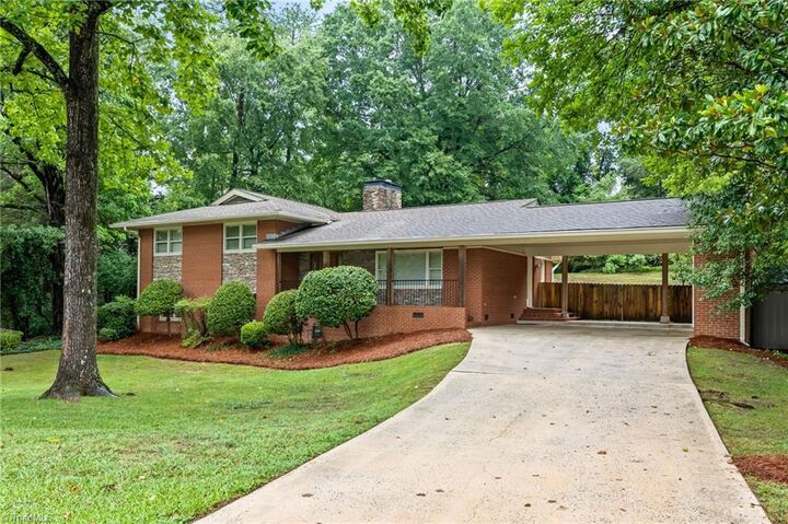 Property Photo: 1116 Wynnewood Avenue NC 27262