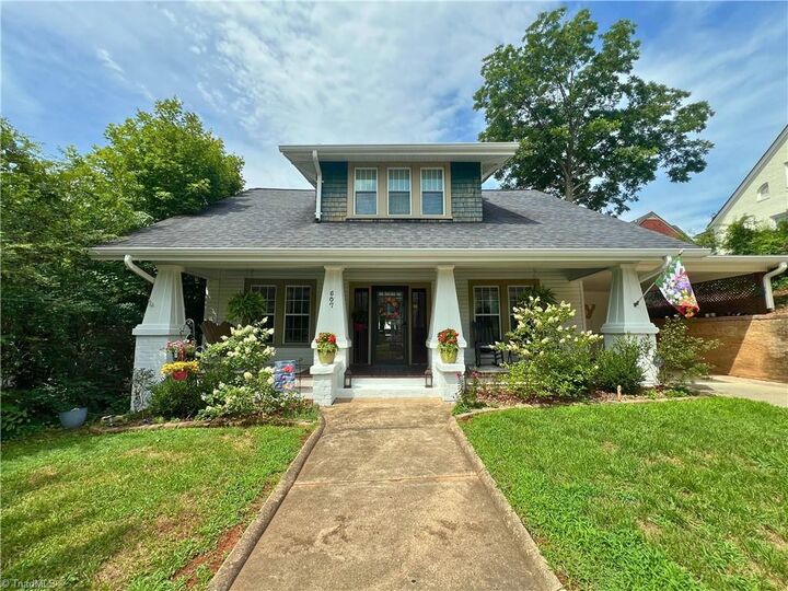 Property Photo: 507 9th Street NC 28659