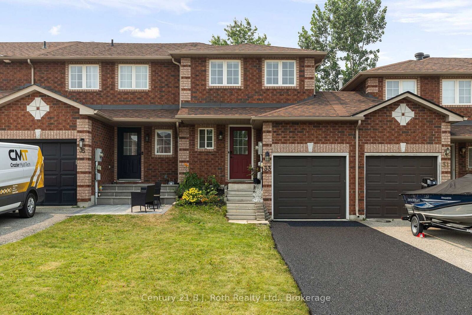 Property Photo:  33 Courtney Crescent  ON L4N 5S7 
