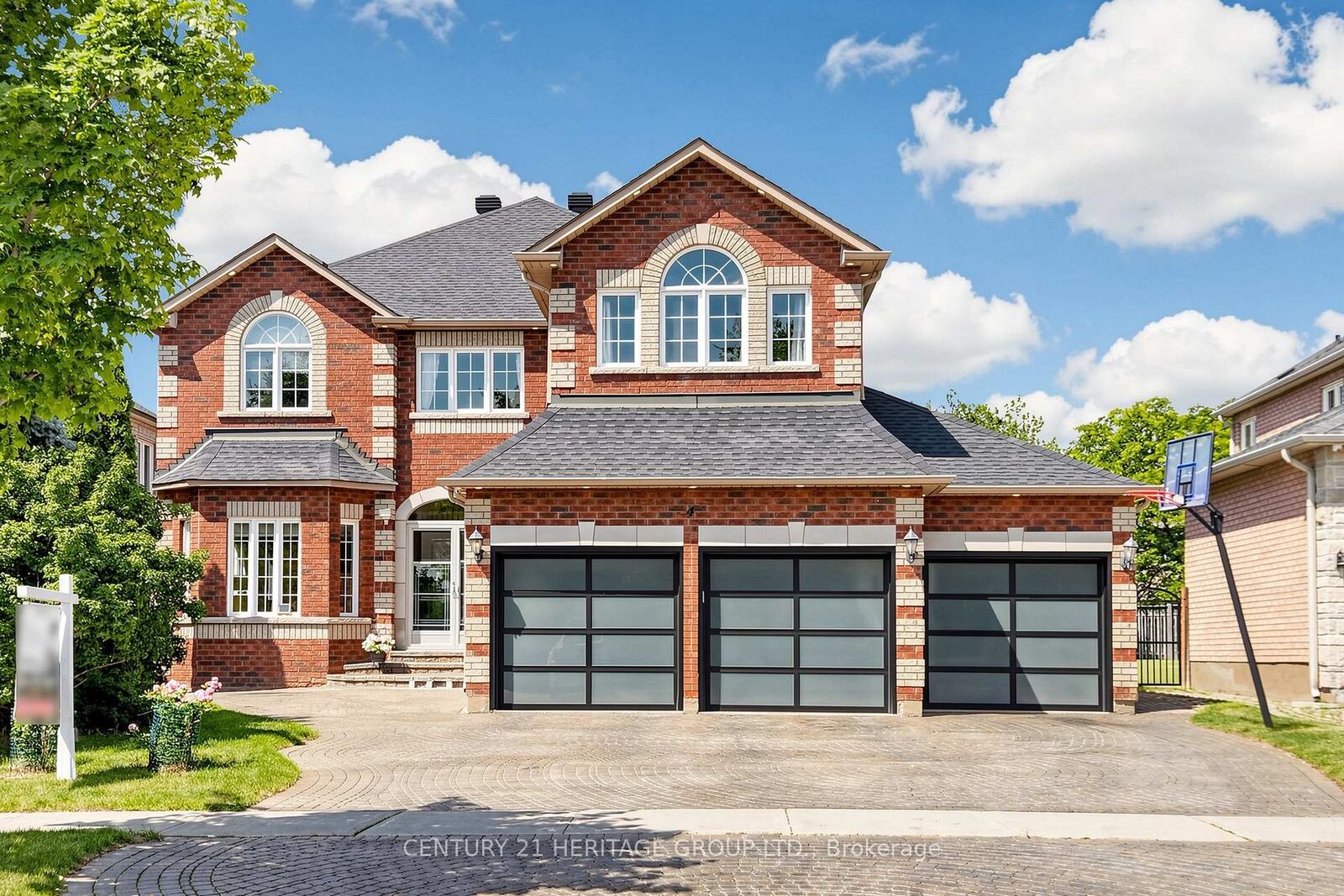 Photo de la propriété: 4 Mumberson Court ON L6C 1Y4