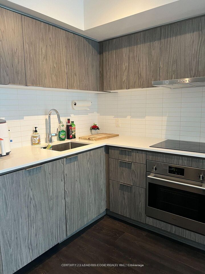 Property Photo: 60 Shuter Street 2509 ON M5B 0B7