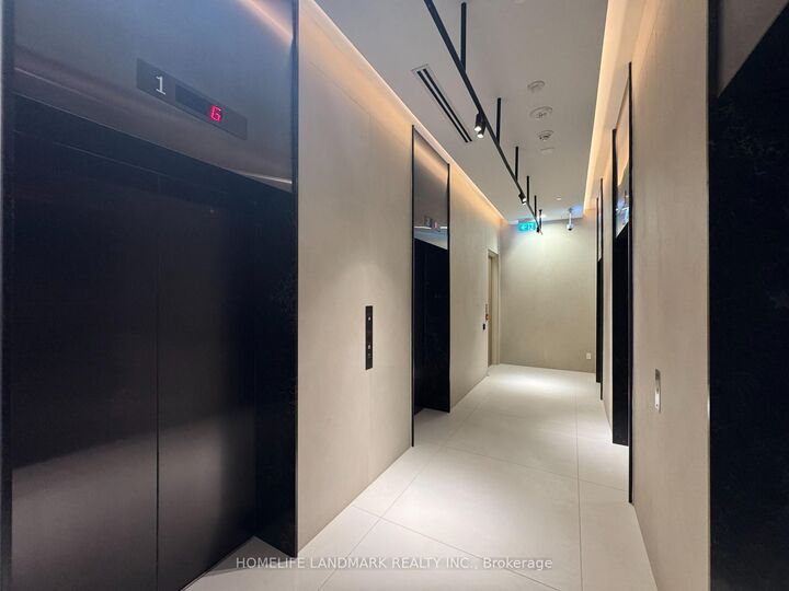 Property Photo: 400 King Street W 1612 ON M5V 0X8