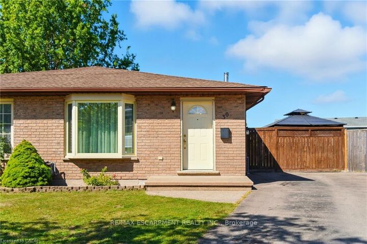 Property Photo: 30 Rainbow Court ON L3C 6R4