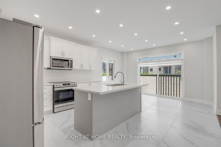 Property Photo: 2984 Monarch Drive ON L3V 8M7
