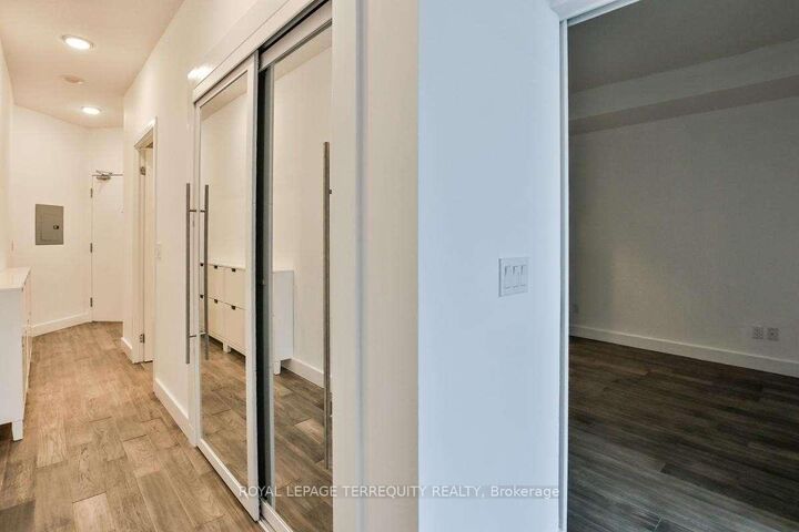 Property Photo: 218 Queens Quay W 2605 ON M5J 2Y6