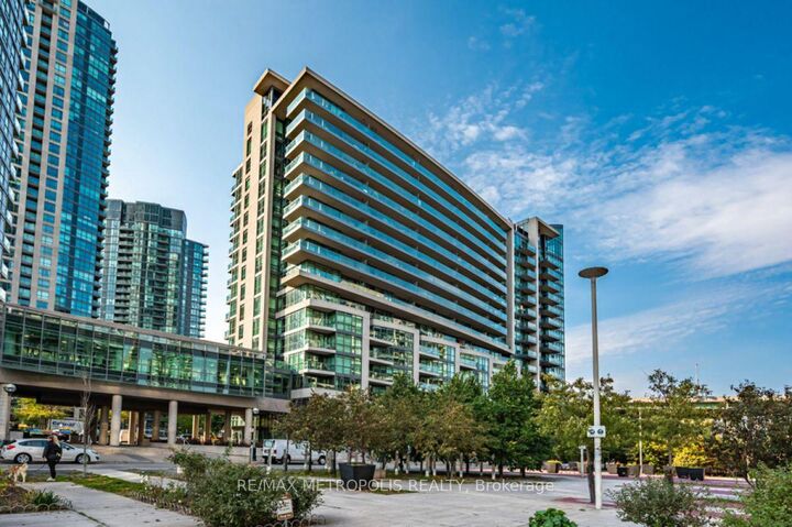 209 Fort York Boulevard 678 — photo 1