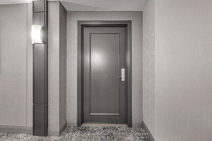 Property Photo: 18 Valley Woods Road 507 ON M3A 0A1