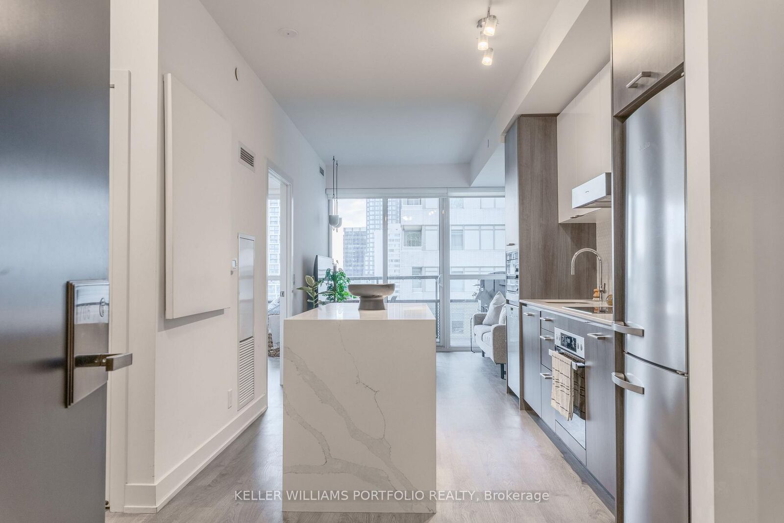 Property Photo: 11 Lillian Street 706 ON M4S 2H7