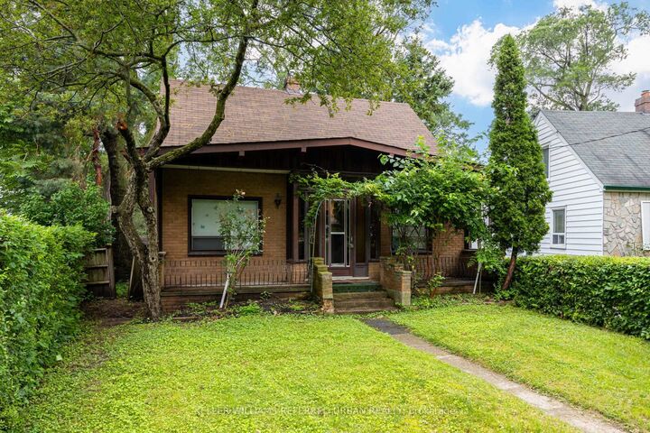 7 Saunders Crescent — photo 1