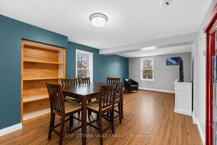Property Photo: 444 Isabella Street ON K8A 5T7