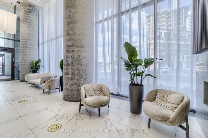 Property Photo:  950 Portage Parkway 4009  ON L4K 0J7 