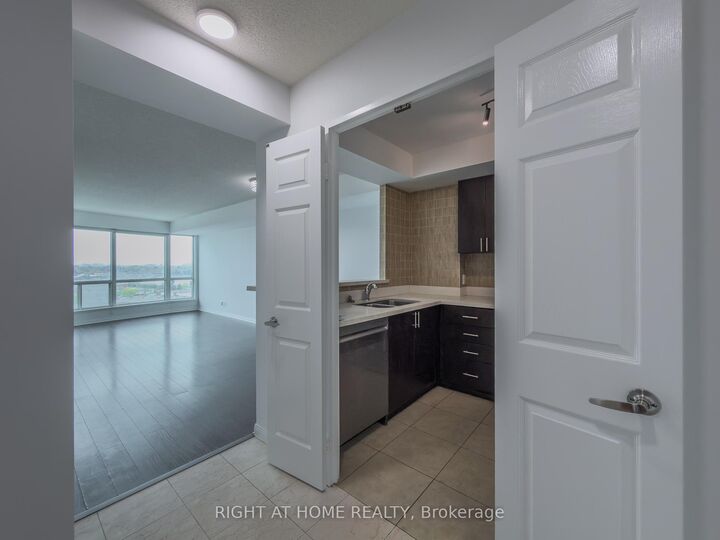 Property Photo: 8 Lee Centre Drive 1008 ON M1H 3H8
