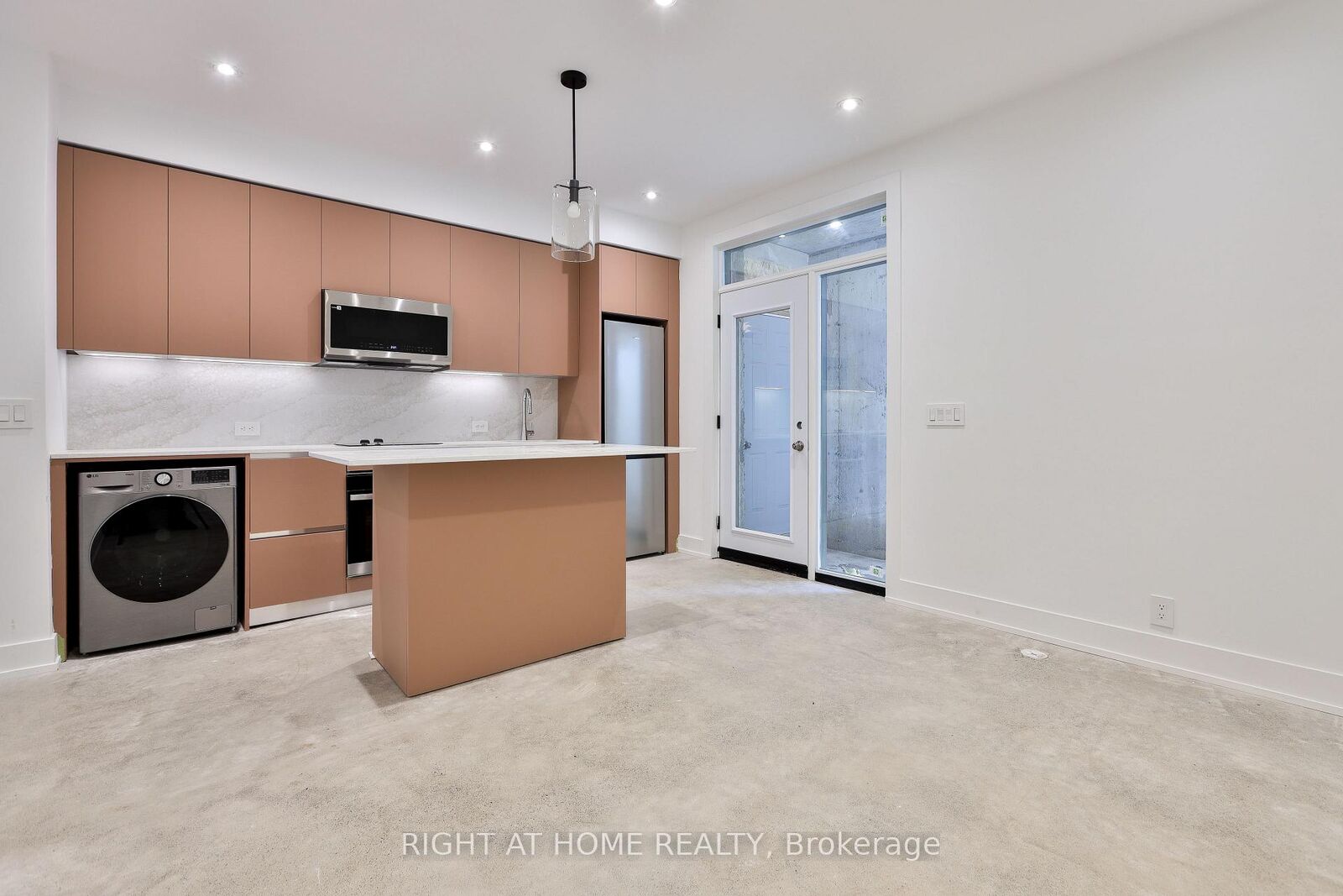 Property Photo: 266 Indian Grove 4 ON M6P 2K5