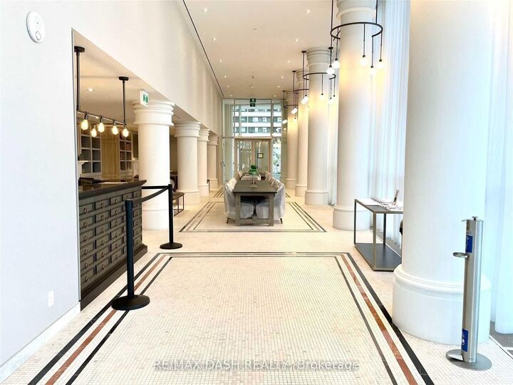 Property Photo: 33 Helendale Avenue 506 ON M4R 0A4