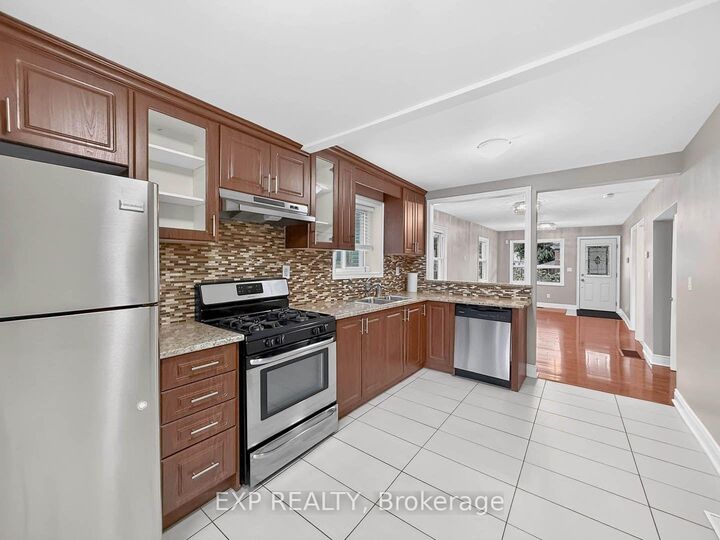 Property Photo:  57 Weir Street S  ON L8K 3A3 
