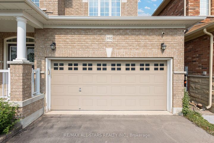 Property Photo: 102 Creekland Avenue ON L4A 1X4