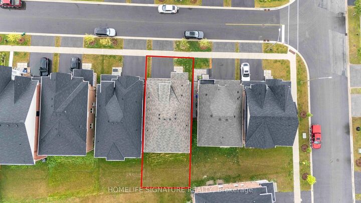 Property Photo: 1211 Drinkle Crescent ON L1K 3G8
