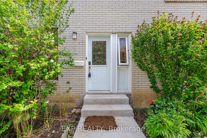 Property Photo: 33 Earlsdale Crescent ON L6T 3A7