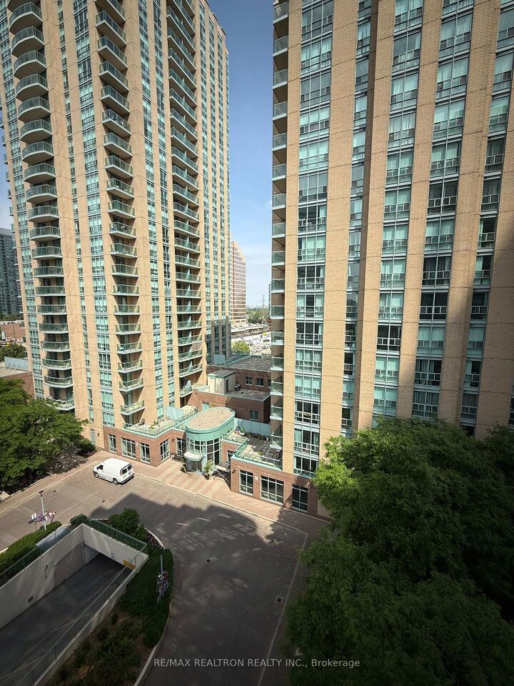 Property Photo:  28 Olive Avenue 909  ON M2N 7E6 