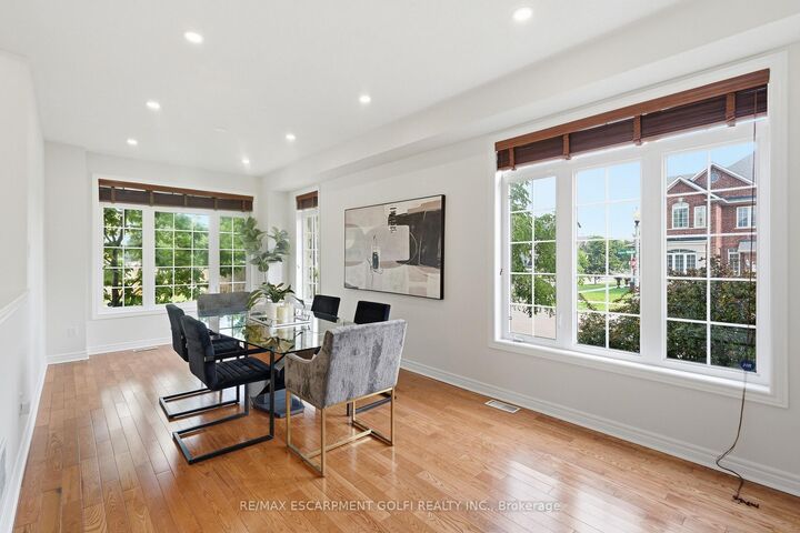 Property Photo:  
