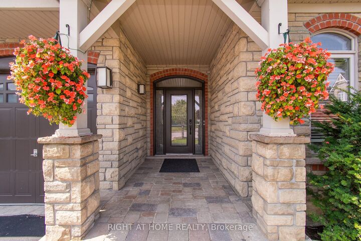 Photo de la propriété:  74 Royal Park Boulevard  ON L4N 6M7 