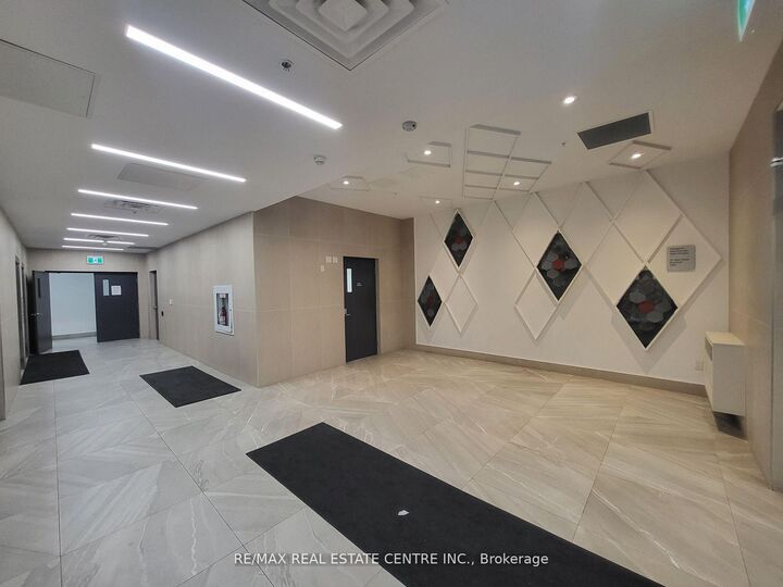 Property Photo:  1 Wellington Street 418  ON N3T 2L3 