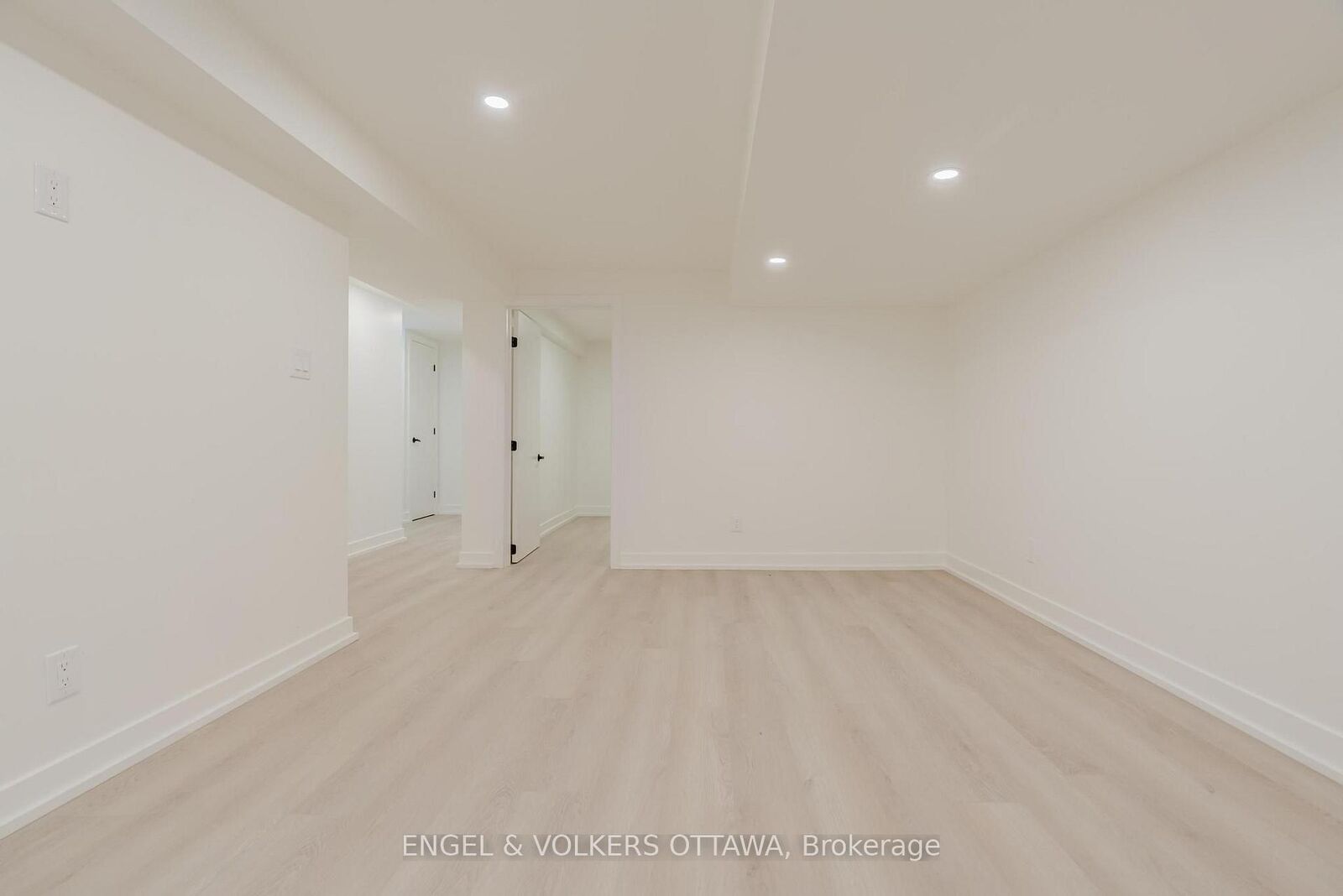 Property Photo: 1040 Maitland Avenue B ON K2C 2B6