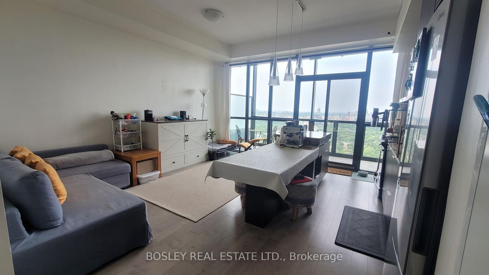 Property Photo:  101 Charles Street E 4709  ON M4Y 0A9 