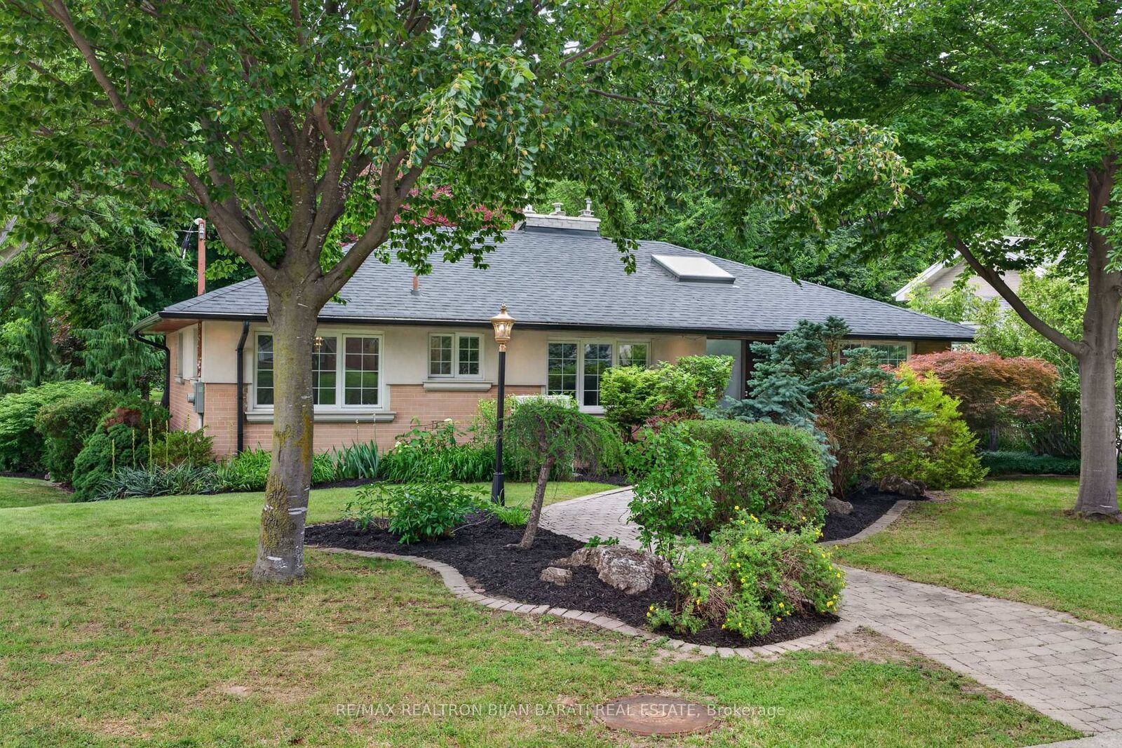 Property Photo: 53 Sumner Heights Drive ON M2K 1Y5