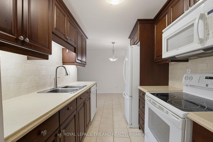 Property Photo: 91 Spruce Street W 104 ON N5H 1B4