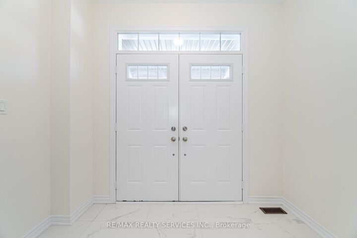 Property Photo: 37 Royal Fern Crescent ON L7C 4H1